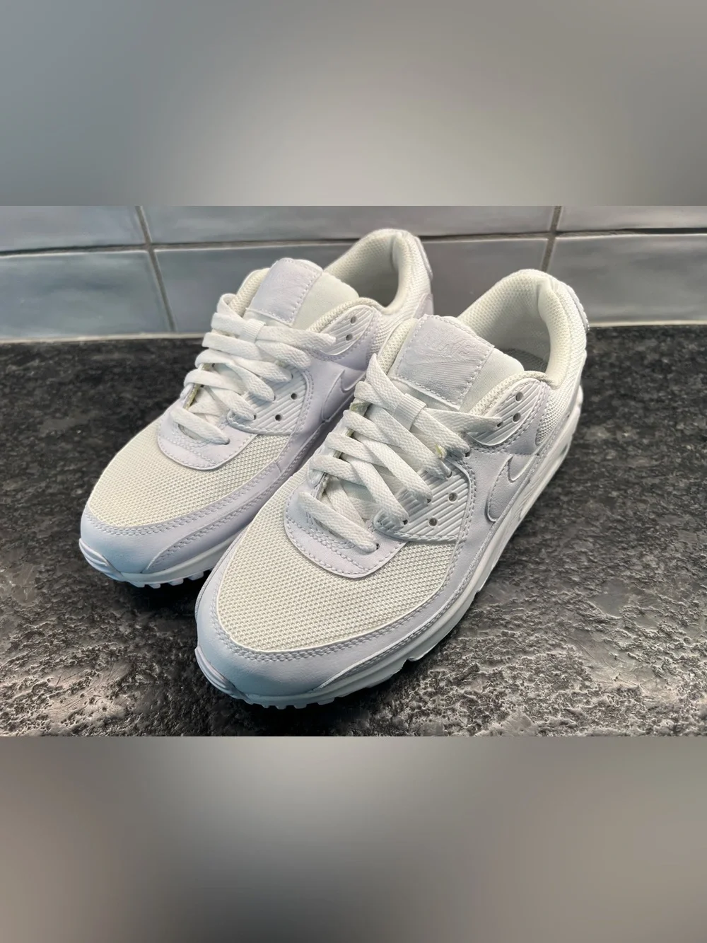 Men's White Nike Athletic Sneakers - Lightweight Daily Trainer